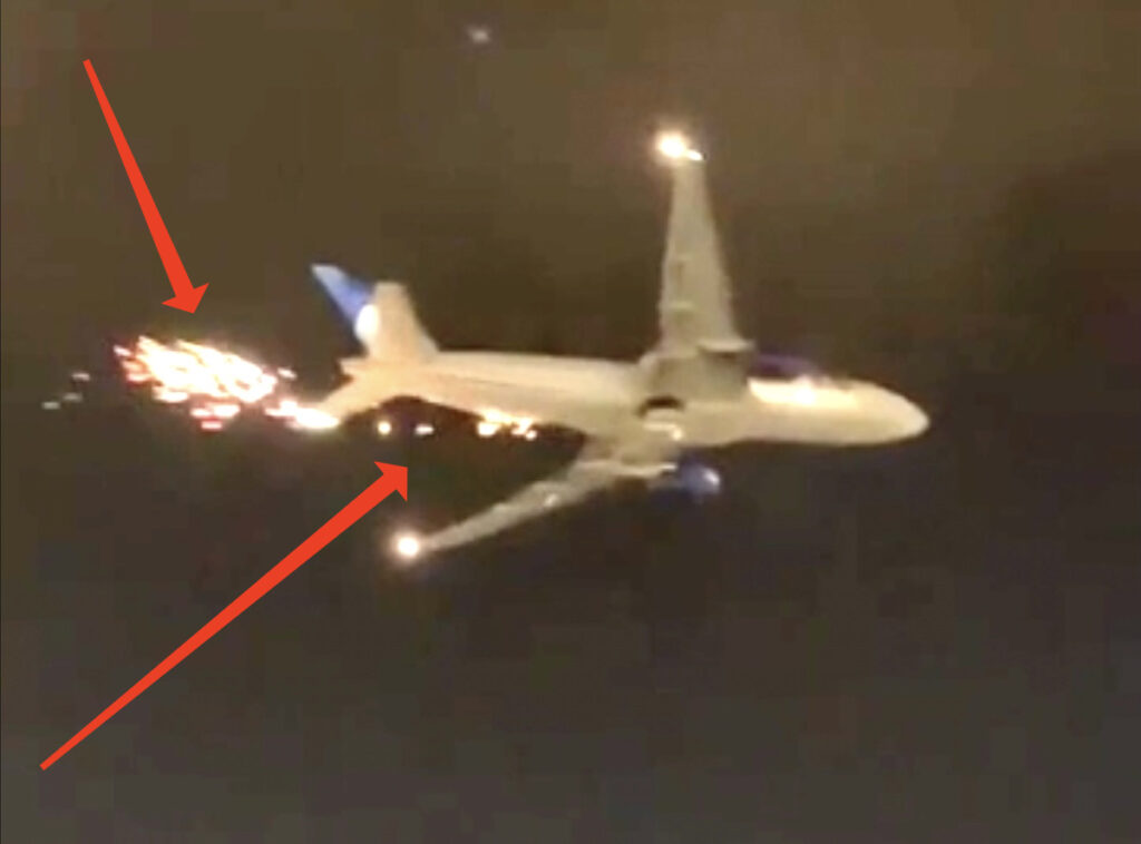 Paura a bordo sul Boeing che fa scintille e perde detriti in decollo