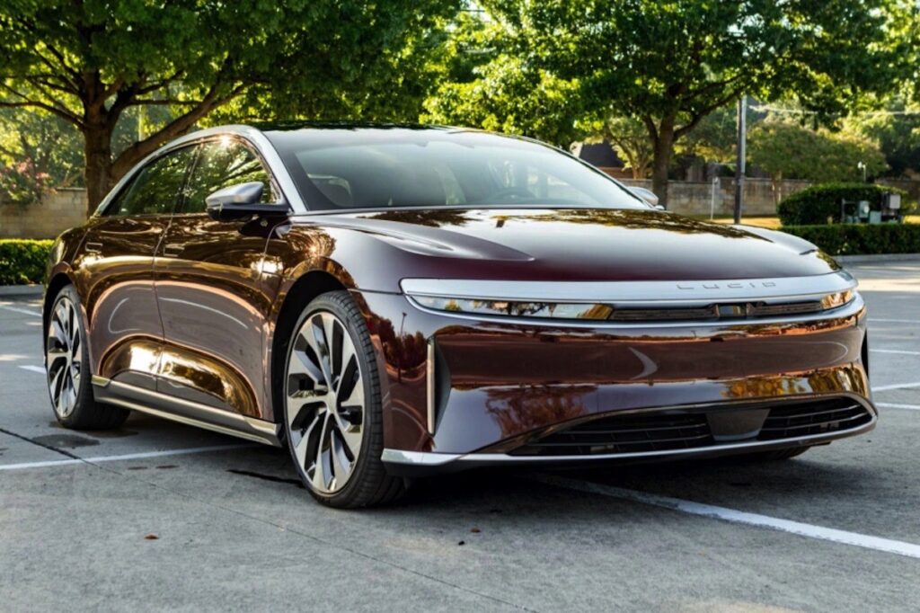 Una Lucid Air nuova già in vendita come auto usata: l’annuncio che fa impazzire tutti