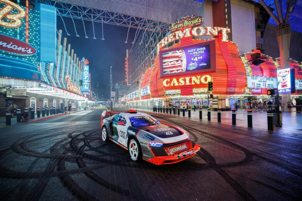 Audi S1 Hoonitron: Ken Block elettrizza Las Vegas, il video