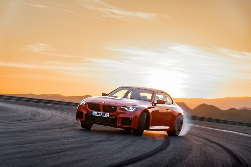 BMW M2 2023: un’accattivante fame di giri