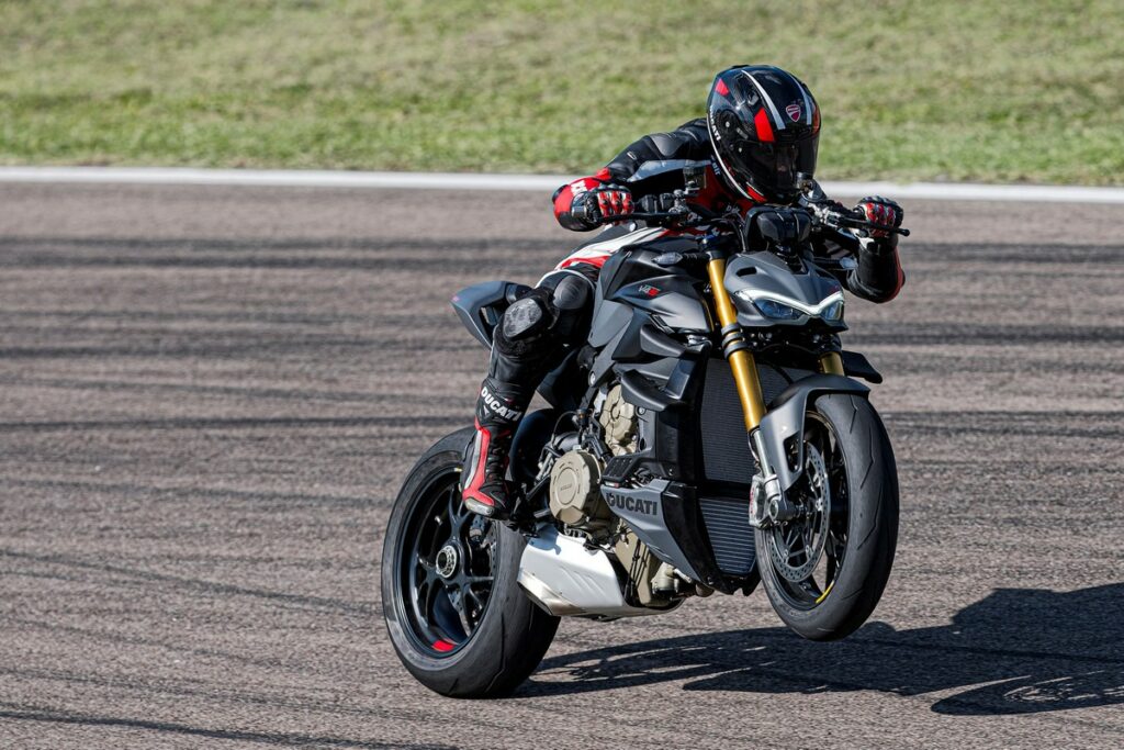 Ducati Streetfighter V4 2023: la naked supersportiva