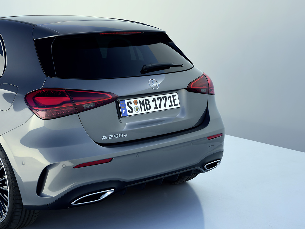 Il restyling della Mercedes Classe A con ibrido e tanta tecnologia
