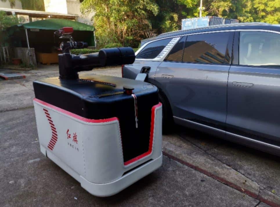 Hongqi ha creato un robot autonomo che ricarica le elettriche