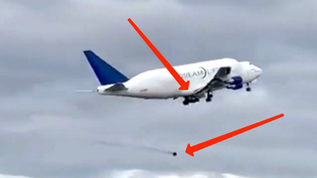 Il video del Boeing 747 Dreamlifter che perde una ruota da 120 kg in decollo