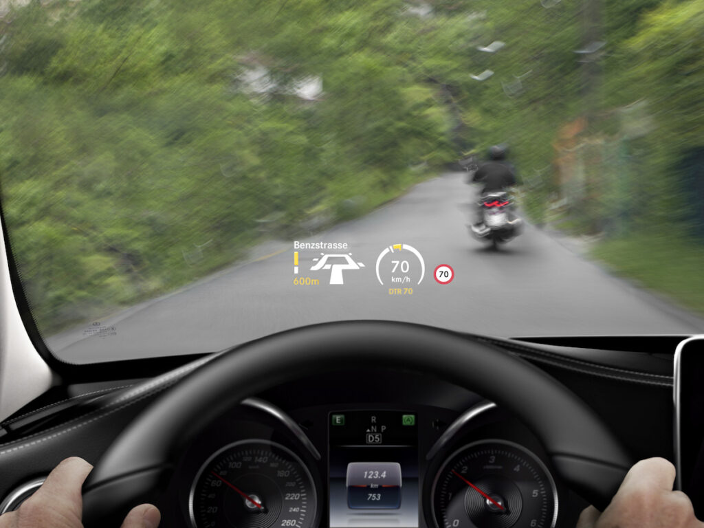 Cos’è l’Head-Up Display, a cosa serve e come funziona