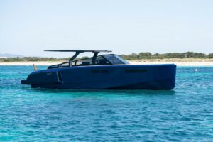 Abu Dhabi International Boat Show 2022 Evo R4 (1)