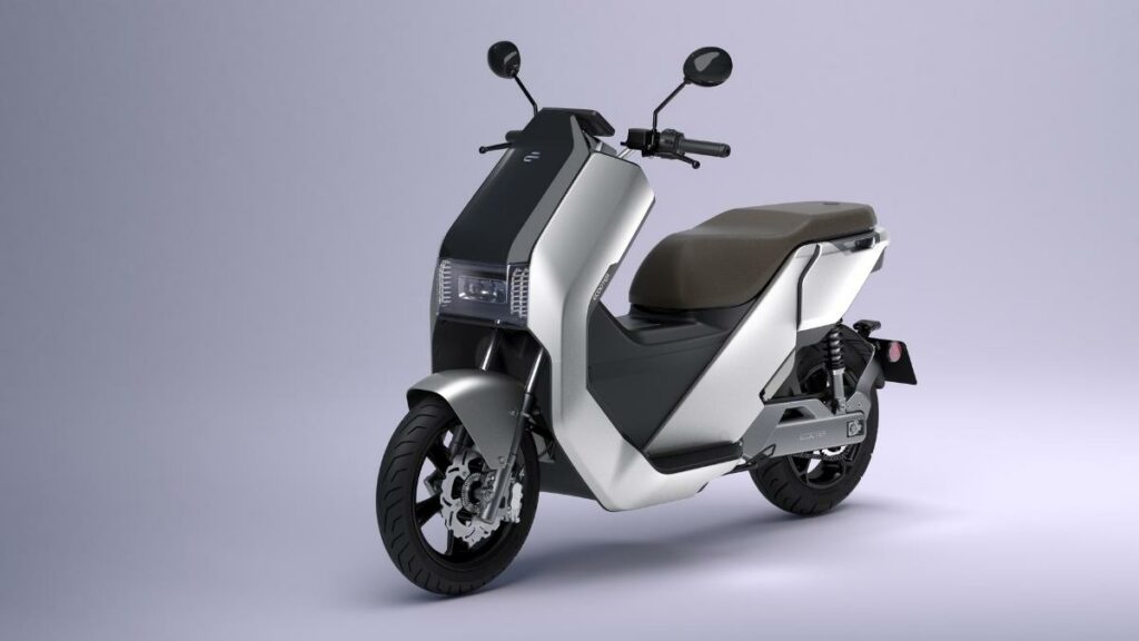 Ecooter E5 ed E3: a Eicma 2022 gli scooter elettrici premium