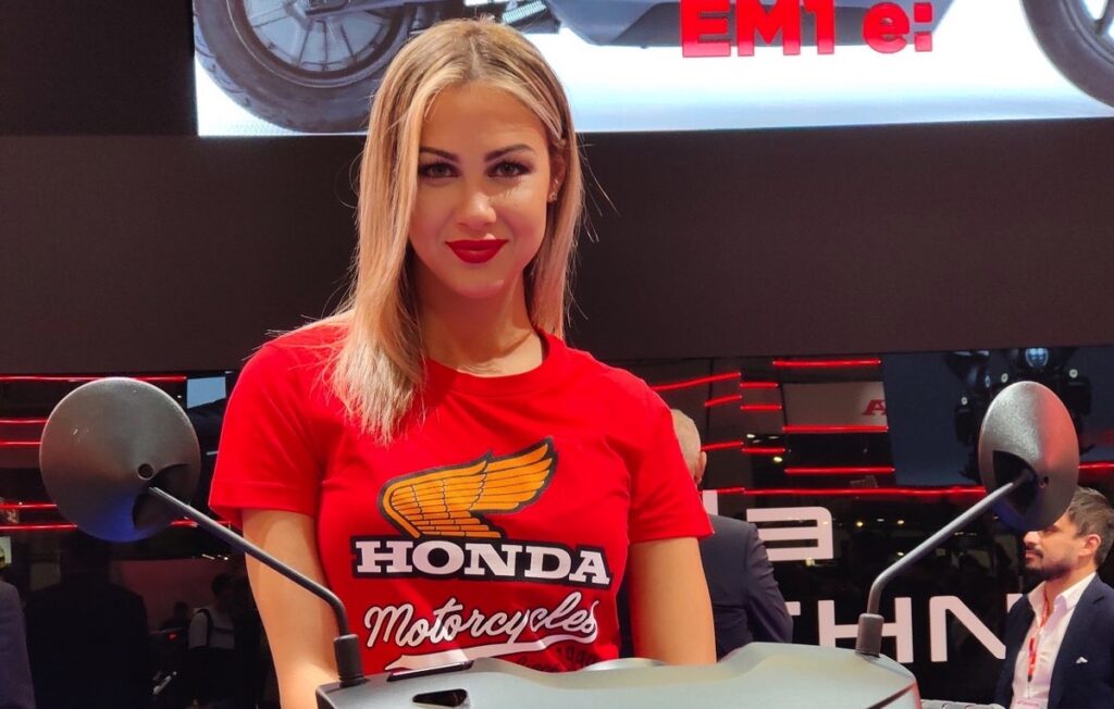 Eicma girls 2022 ragazze salone