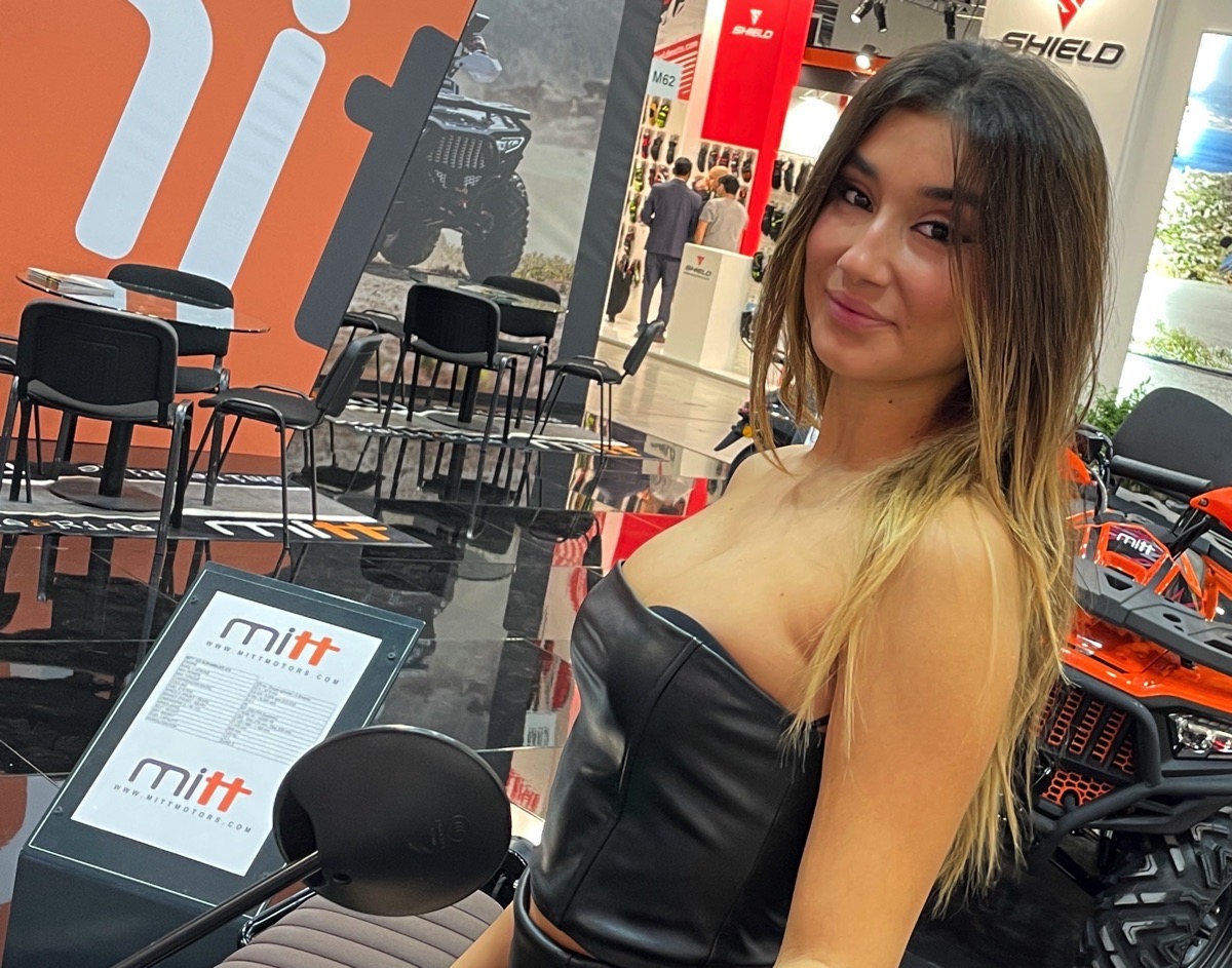 Eicma girls ragazze salone