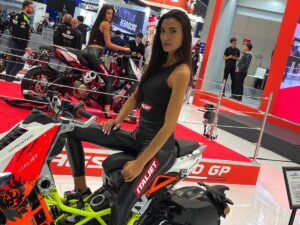 Eicma girls ragazze salone