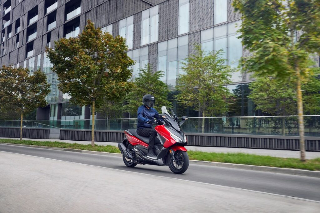 Honda Forza 350 2023: lo scooter Sports‑GT ancora più accattivante