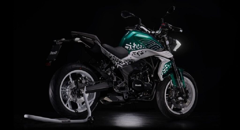 Benelli Tornado Naked Twin 500: nuova generazione sportiva a Eicma 2022