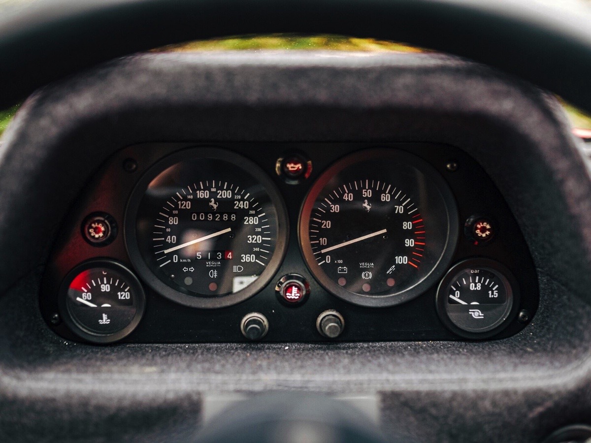 ferrari f40 dashboard