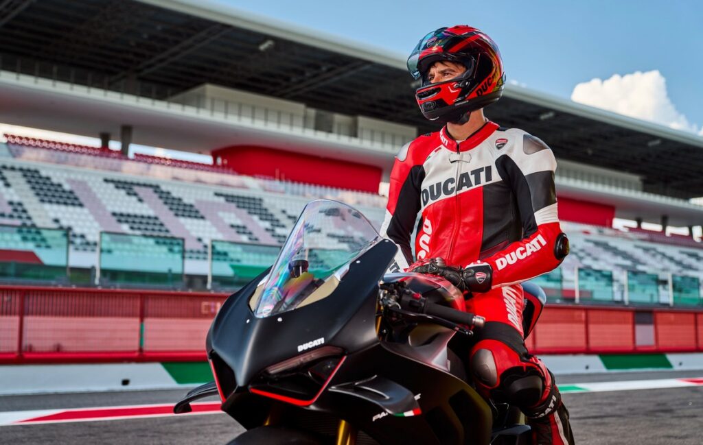 Ducati abbigliamento 2023: stile, comfort e sicurezza per vivere la propria passione