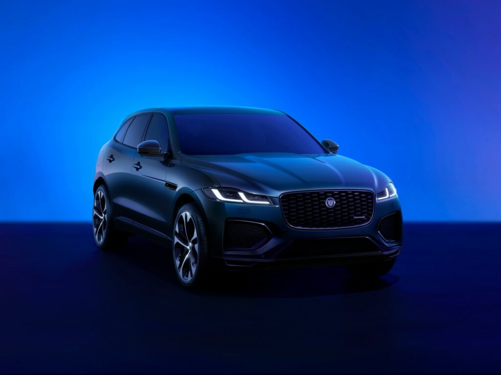 Jaguar F-Pace 2024: plug-in ibrida da 400 CV con più autonomia