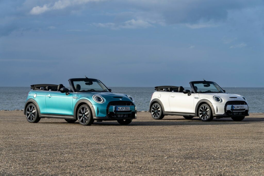 Mini Cabrio Seaside Edition: le nuove versioni speciali della sportiva a cielo aperto