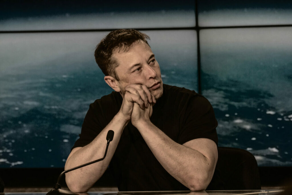 Elon Musk dice che in California si sente discriminato dai media