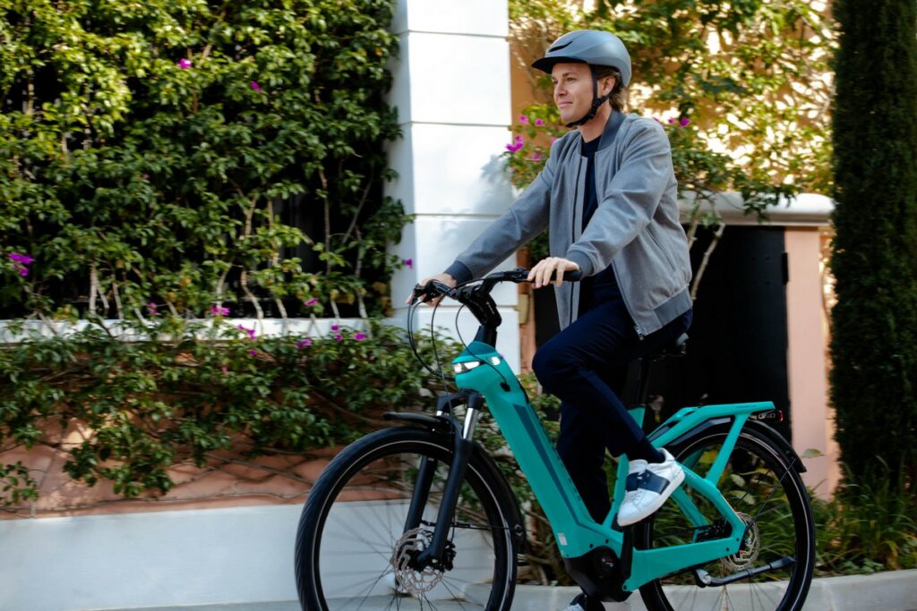 Bianchi e-bike e-Omnia 2023: Nico Rosberg presenta le nuove colorazioni per i modelli Urban e Tourer