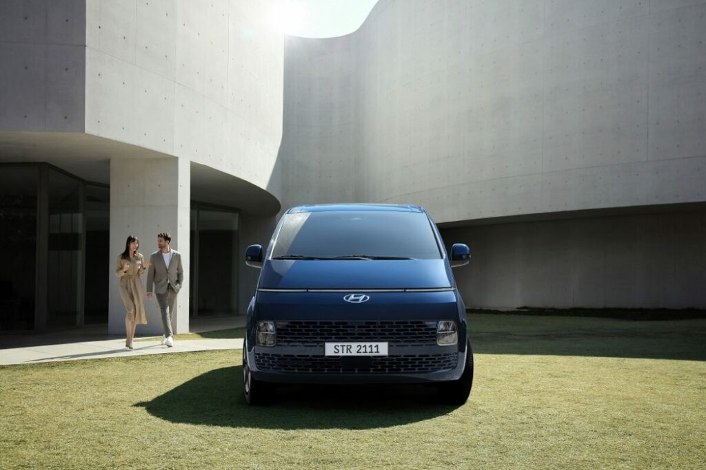 Hyundai Staria 2023 in Italia a partire da 58.500 €