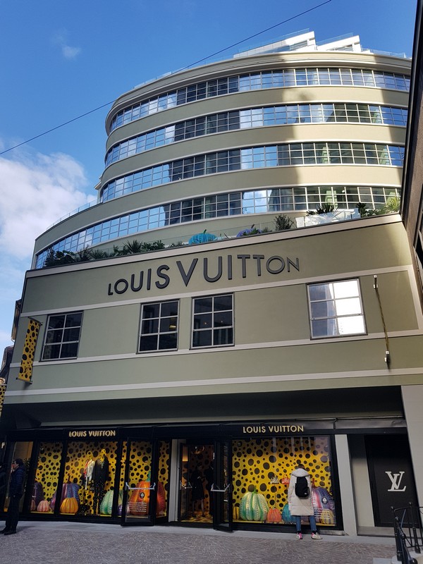 Louis Vuitton 