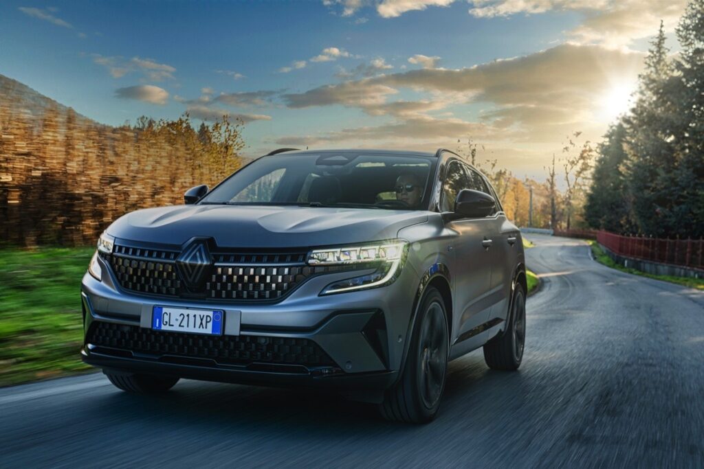 Test Drive della Renault Austral E-Tech full hybrid da 200 CV e 4 ruote sterzanti