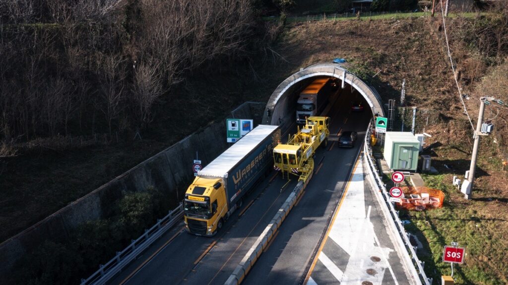 Anche in Italia il Road Zipper che sposta i new jersey in autostrada in pochi istanti