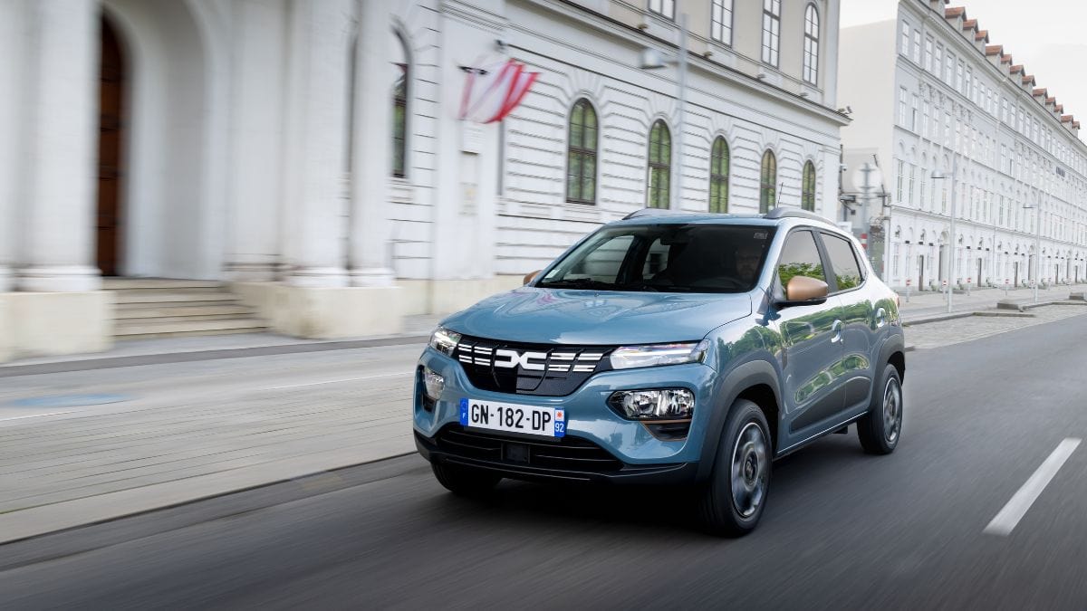 Dacia Spring 2025 com'è prezzi e caratteristiche dell'auto elettrica