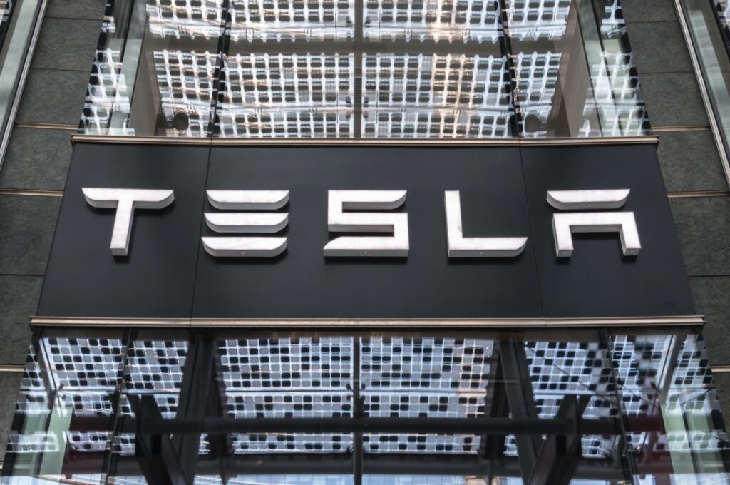 Tesla vince causa contro i sindacati svedesi: avrà le sue targhe