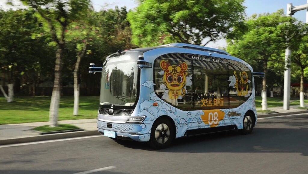 I bus elettrici cinesi a guida autonoma saranno il futuro del trasporto pubblico?