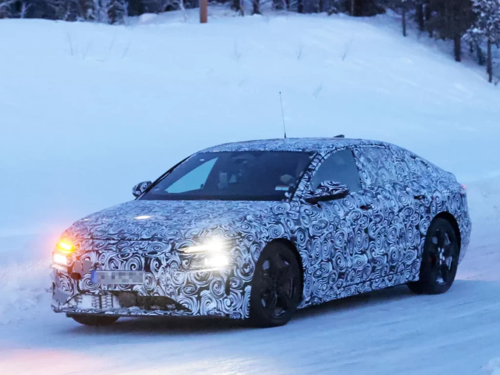 Audi RS6 e-tron: le foto spia sulla neve dell’elettrica da 800 CV