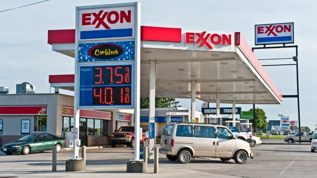 ExxonMobil guadagna 6,3 milioni di dollari all’ora e si lamenta delle tasse EU