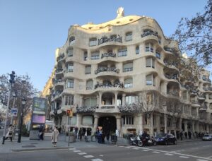 casa mila barcelona gaudi