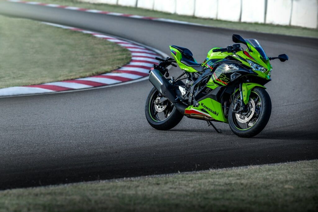 Kawasaki ZX-4R 2023: la nuova 4 cilindri Supersport