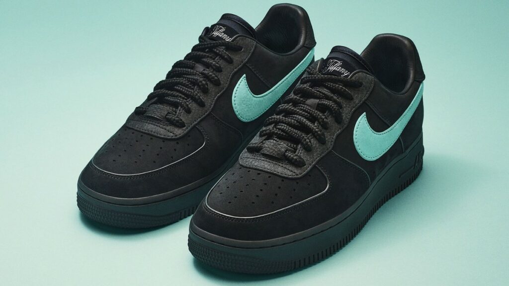 Nike x Tiffany & Co. Air Force 1 1837: le nuove sneakers e la collezione di accessori in limited edition