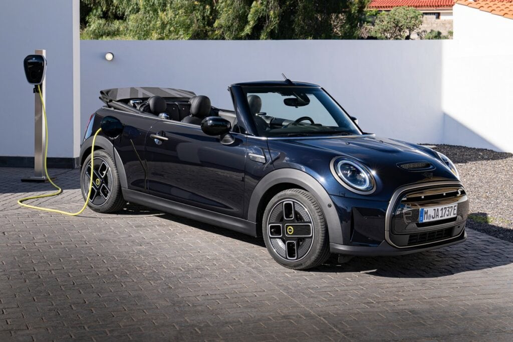 Nuova Mini Cooper SE Cabrio: i cerchi in lega sono in alluminio 100% riciclato