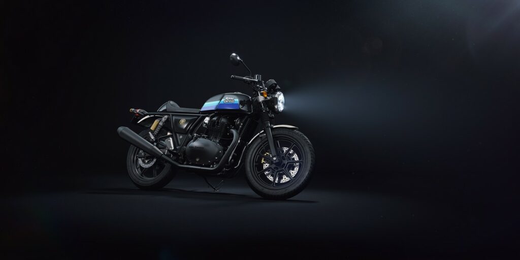 Royal Enfield Interceptor 650 e Continental GT 650 2023: nuova indole dark per le bicilindriche