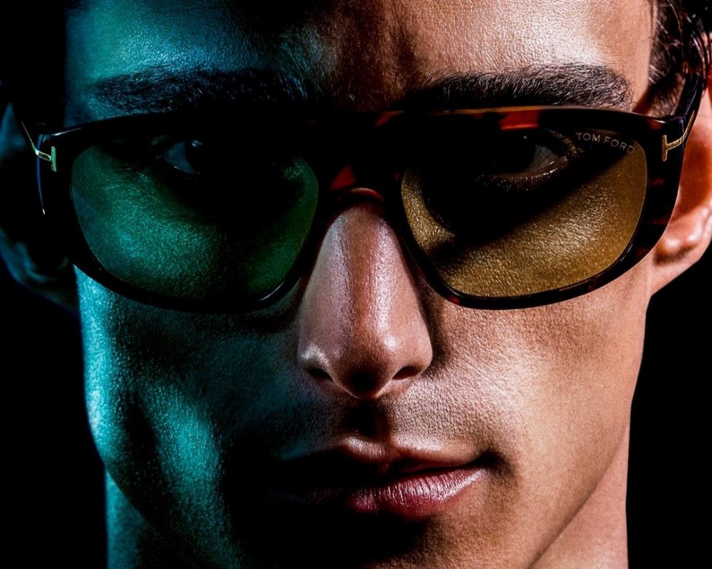 Tom Ford occhiali da sole 2023: la nuova linea con le lenti fotocromatiche