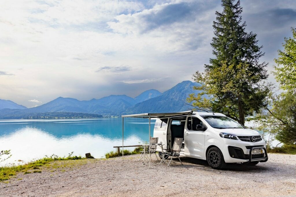 Alpincamper Opel Vivaro: il camper completamente attrezzato