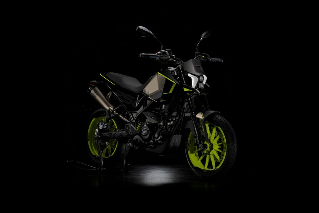 Benelli BKX 250 S 2023: il divertimento ha un nuovo volto