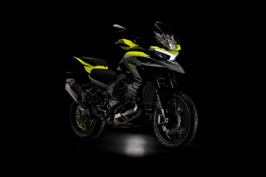 Benelli TRK 800 2023: la moto adventure per l’asfalto e l’off-road