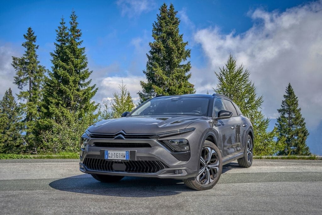 Citroën C5X Hybrid Plug-in 2023: la nuova versione ibrida 180 e-EAT8