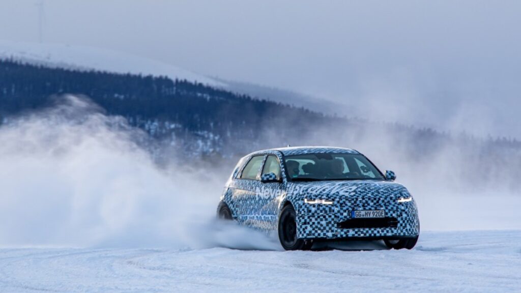 La Hyundai Ioniq 5 N sui ghiacci del Circolo Polare Artico