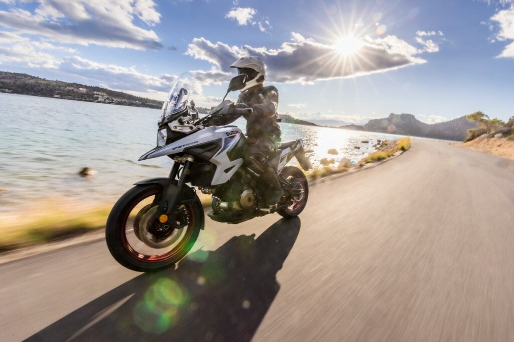 Suzuki V-Strom 1050 e 1050DE 2023: due versioni ben distinte