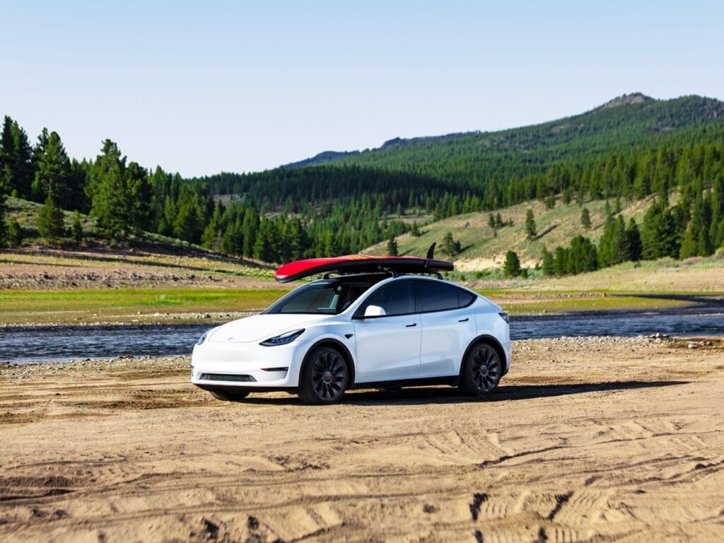 Tesla Model Y: quanto costa con gli incentivi?