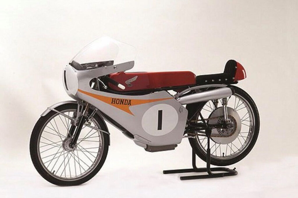 La Honda RC116 50 cc del 1966 toccava i 174 km/h in pista!