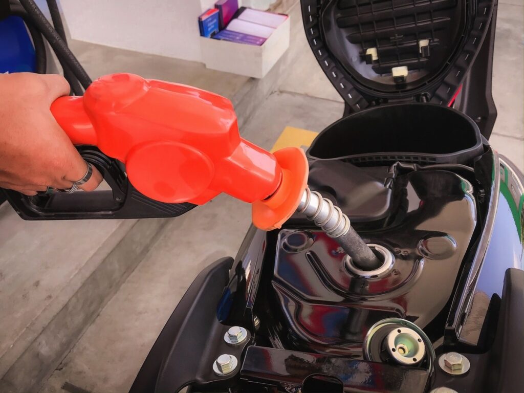 I consigli per risparmiare benzina sulla moto e sullo scooter