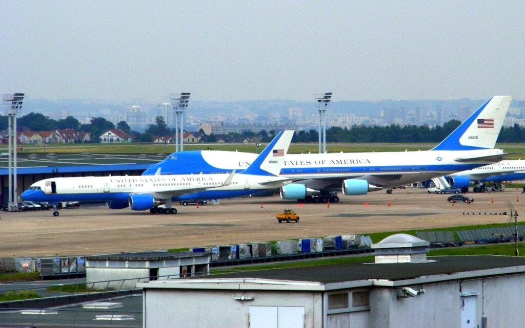 Il cibo dell’Air Force Two della vicepresidente Harris è terribile, e i membri dello staff si portano il pranzo da casa