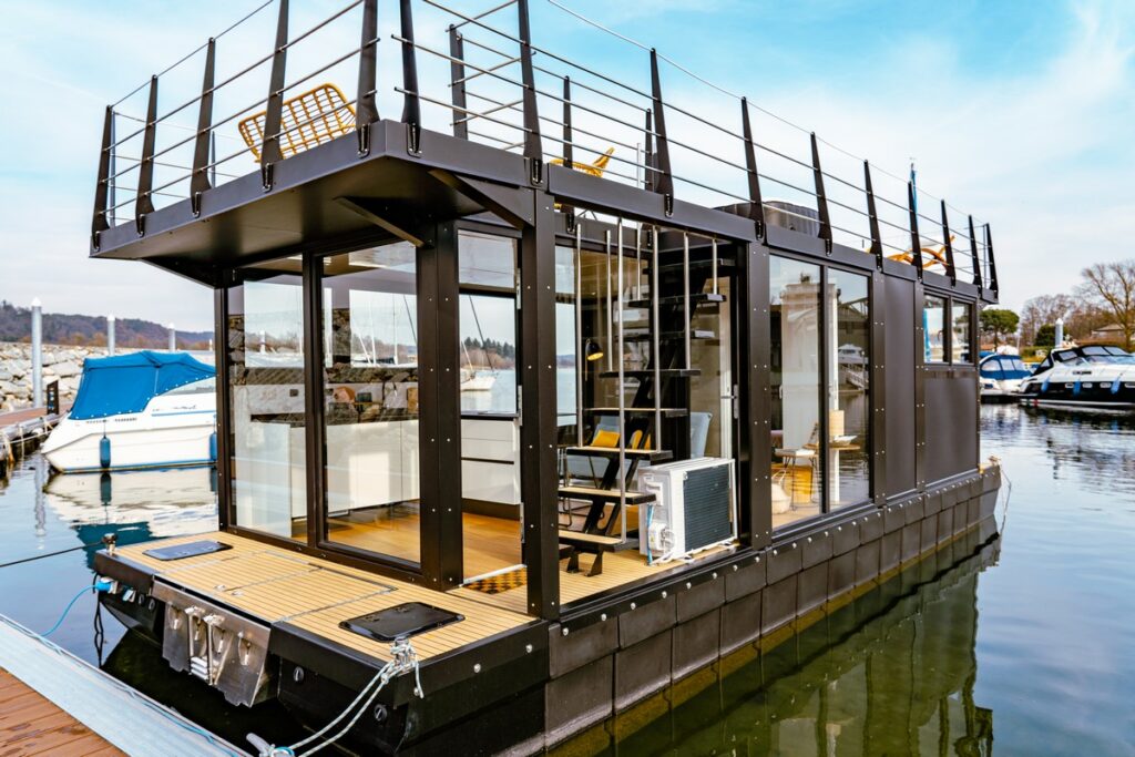 Fuorisalone 2023 H2O Design: le houseboat ormeggiate in Darsena