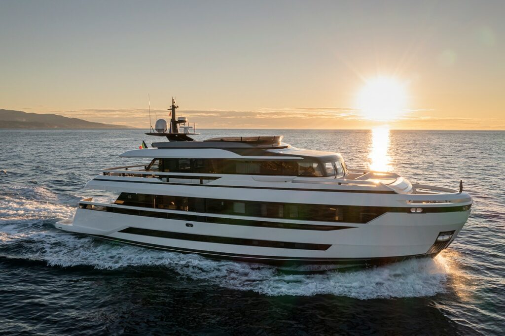 Isa Yachts Extra X96 Triplex: venduta la quarta unità