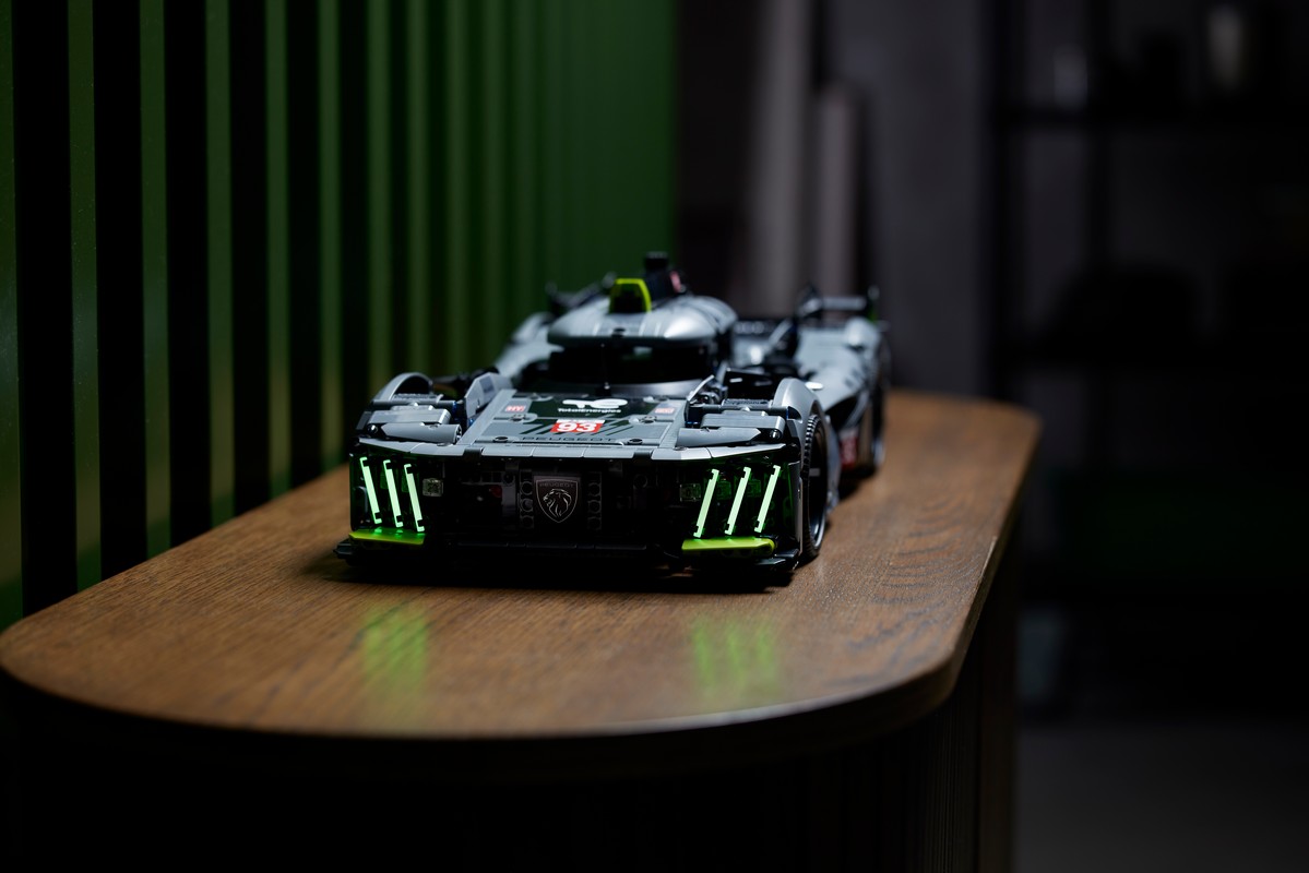 Lego Technic Peugeot 9X8 24h Le Mans
